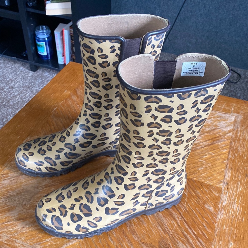 Sperry rain boots!!